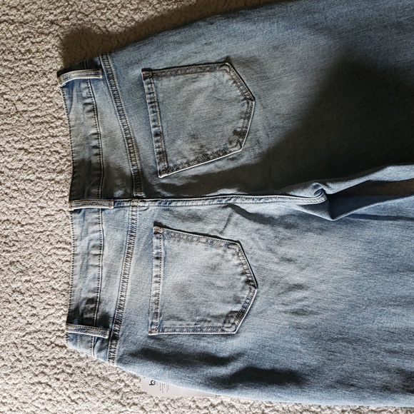 NWT Straight High-Rise Stretch Distressed Denim Jean in Light Wash - Picture 13 of 13